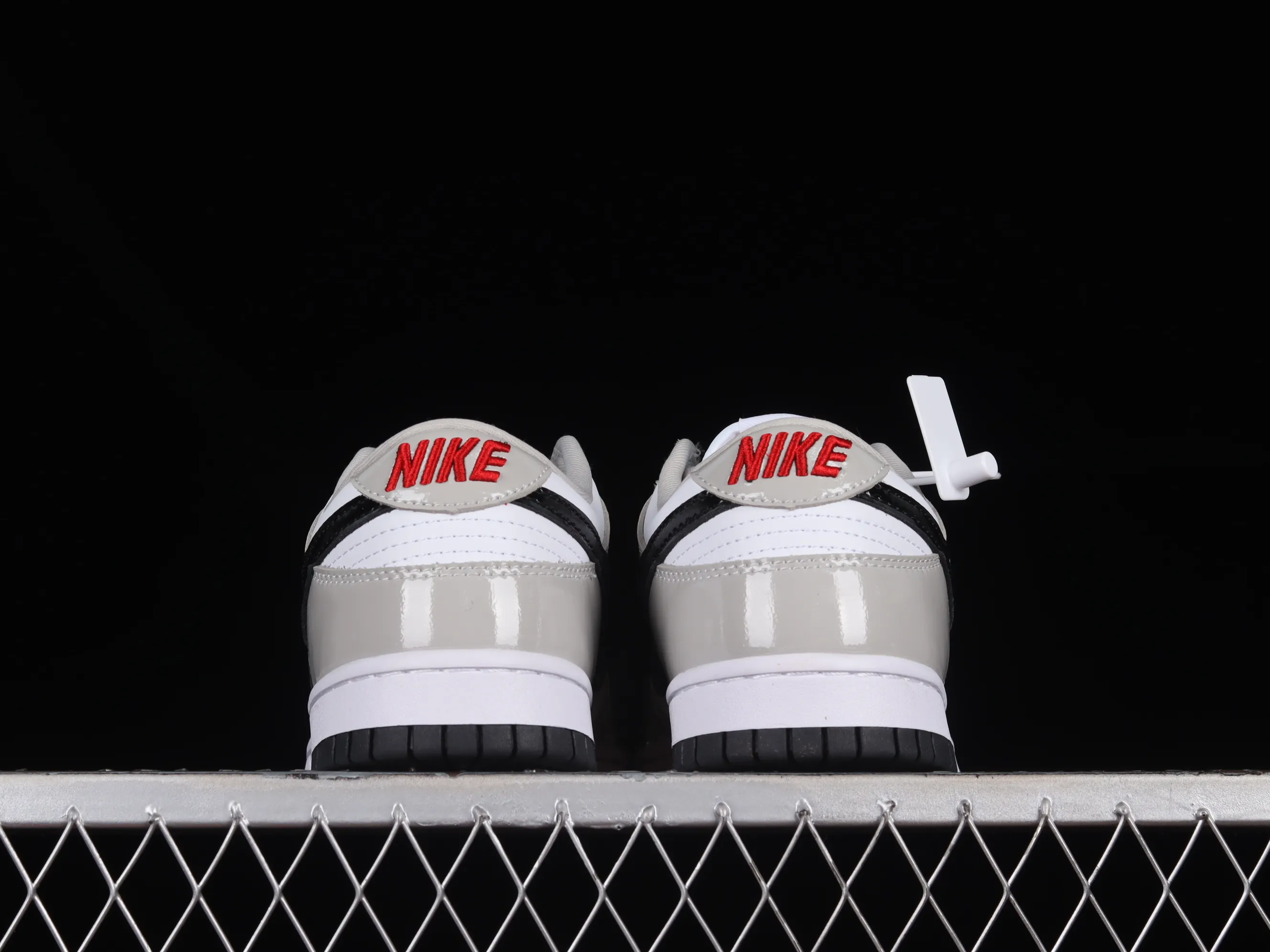 All Categories Nk SB Dunk Series Nk SB Dunk Low Low-top sneakers Cost-effective version Nk Dunk Low "Light Iron Ore" Patent leather gray SB low-top sports and leisure sneakers DQ7576-001